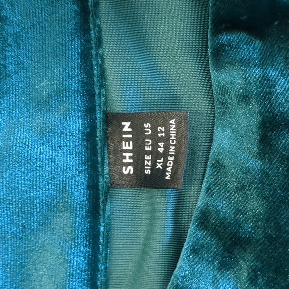 Mock Neck Lantern Sleeve Blouse. - Picture 6 of 10